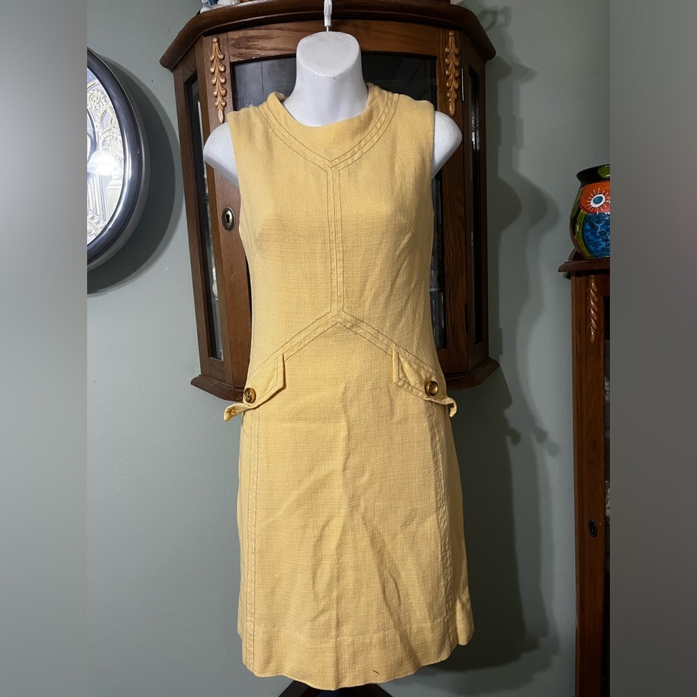 Vintage 60s Peck & Peck Faux Pocket Gold Tone
Linen Sheath Dress